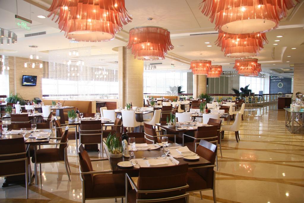 Crowne Plaza Hotel Дандонг Екстериор снимка