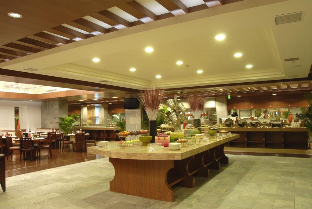 Crowne Plaza Hotel Дандонг Екстериор снимка