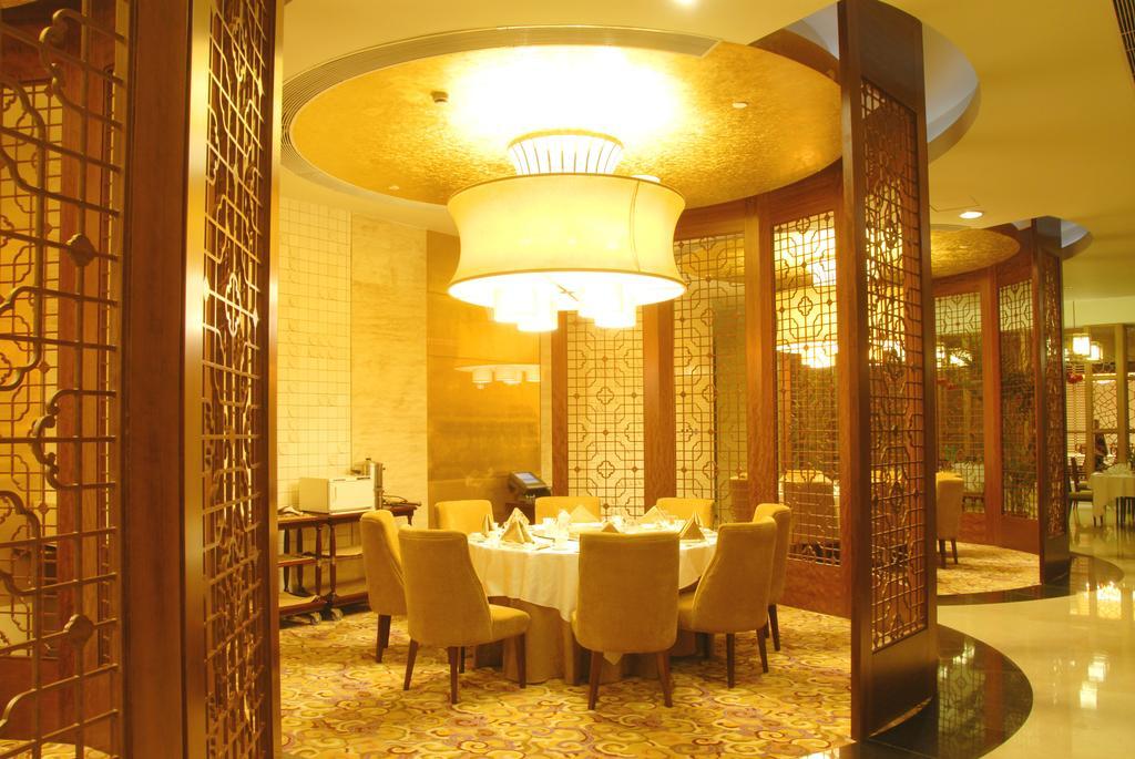 Crowne Plaza Hotel Дандонг Екстериор снимка