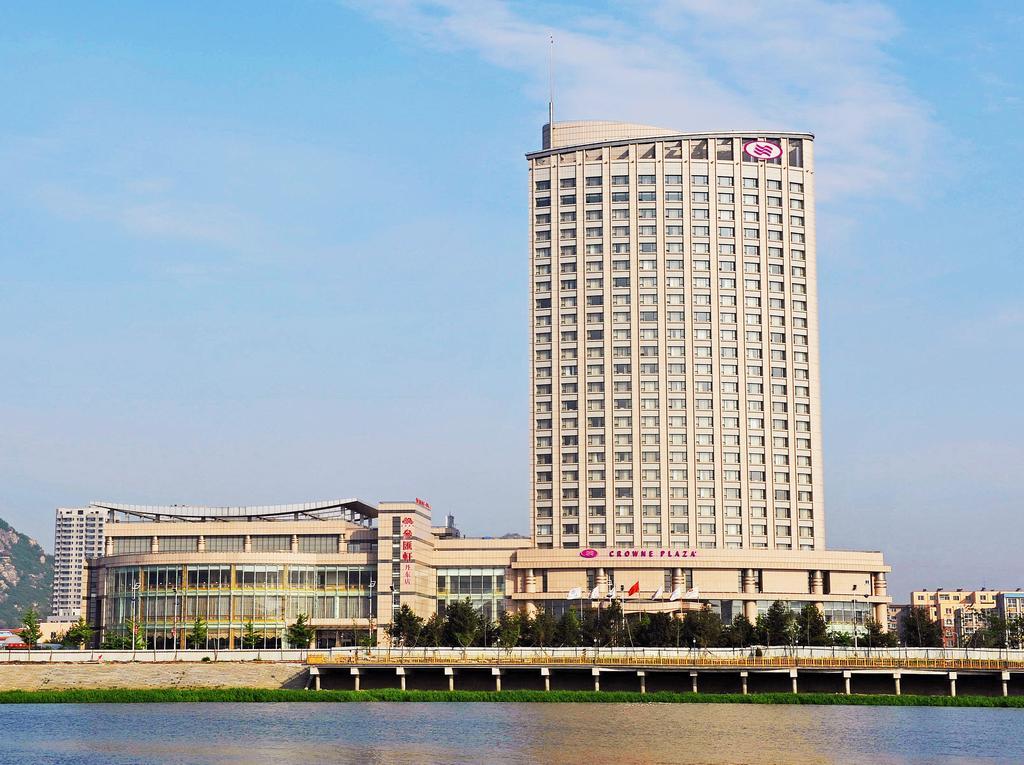 Crowne Plaza Hotel Дандонг Екстериор снимка
