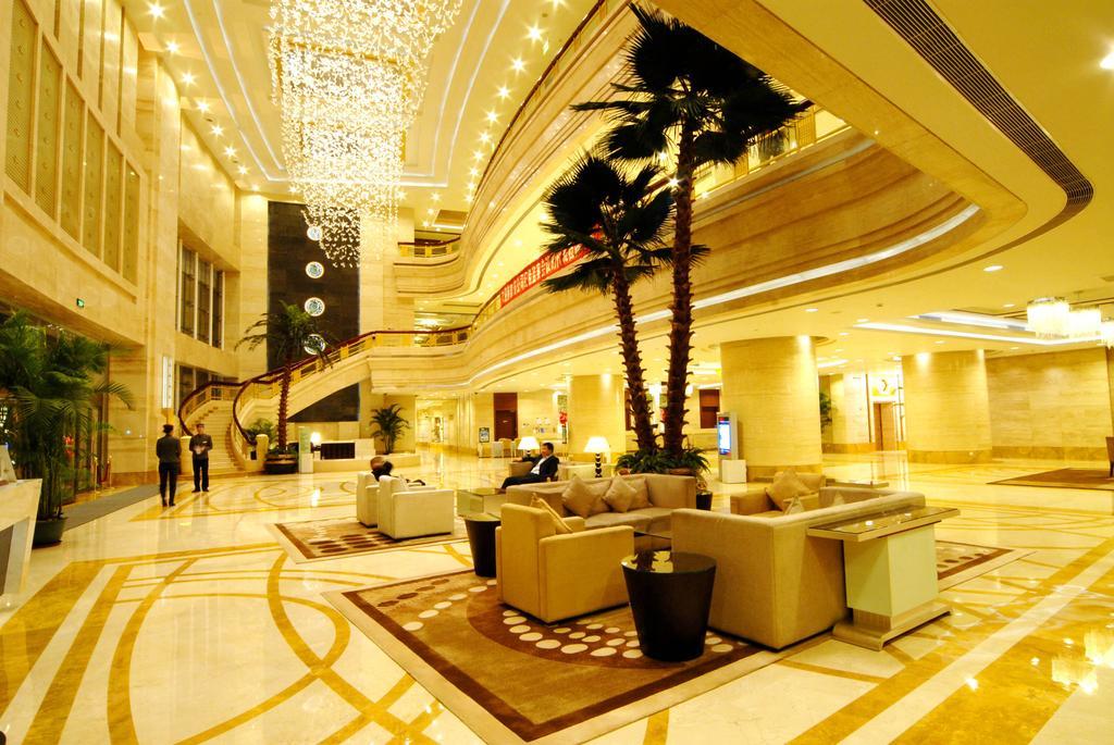 Crowne Plaza Hotel Дандонг Екстериор снимка