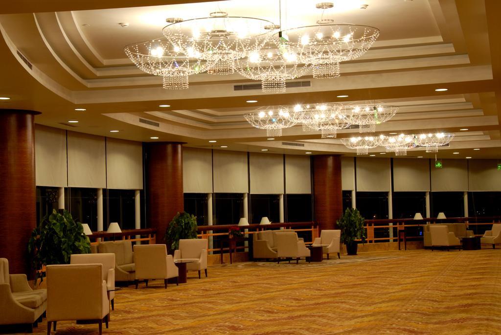 Crowne Plaza Hotel Дандонг Екстериор снимка