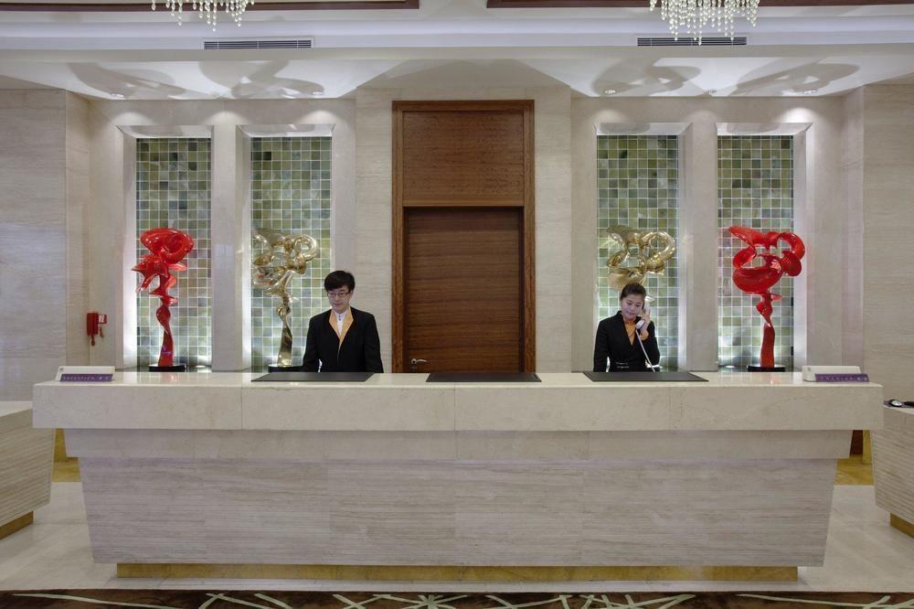 Crowne Plaza Hotel Дандонг Интериор снимка